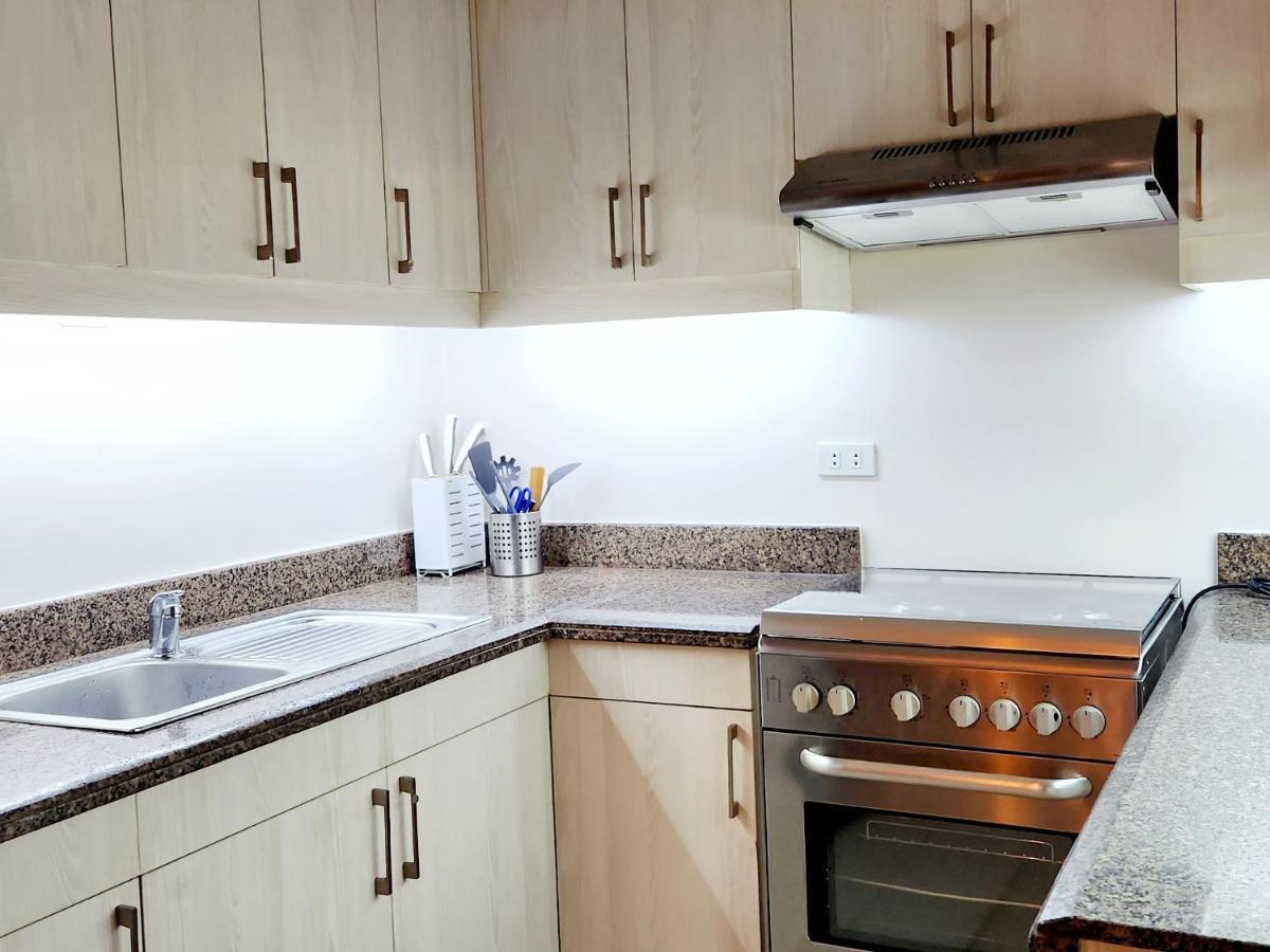 Casa Antonio At Fairway Terraces Family Penthouse 2Br Wi-Fi Nr Golf, Airport, Fort Bgc Manila Exteriér fotografie